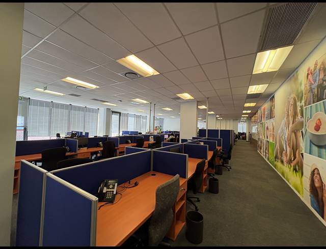 1,587M² OFFICE TO LET IN WOODSTOCK